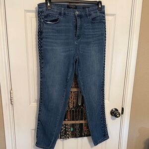 Judy Blue Classic Relaxed Leg Jeans - Blue. Braided side seam. Size 15/32.
